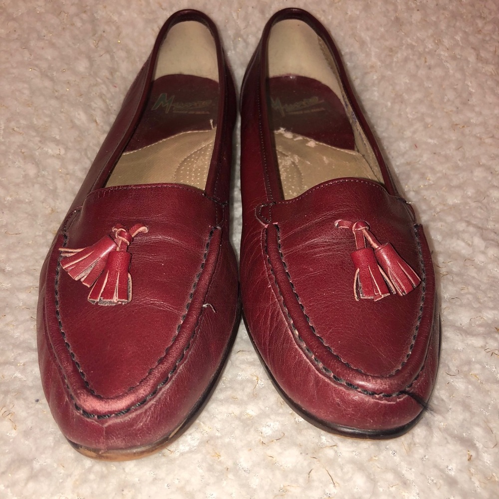 Munro Made in the USA red leather flats w tassels